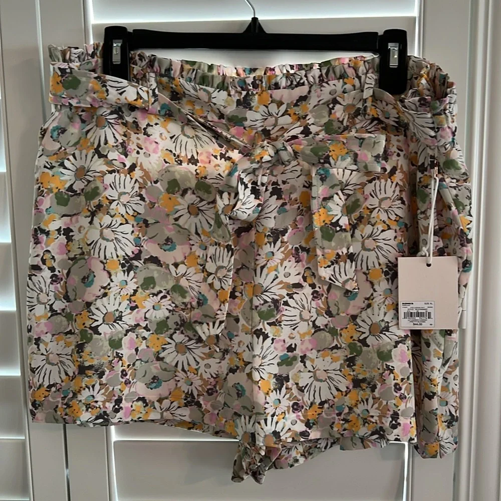 Lauren Conrad Drop Shoulder Short Set - Picture 4 of 6